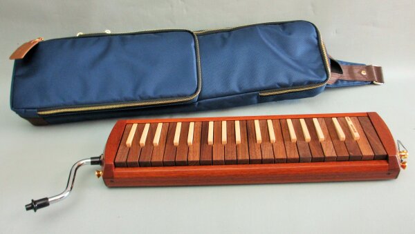 Melodion Suzuki Alto  W-37-C Holz